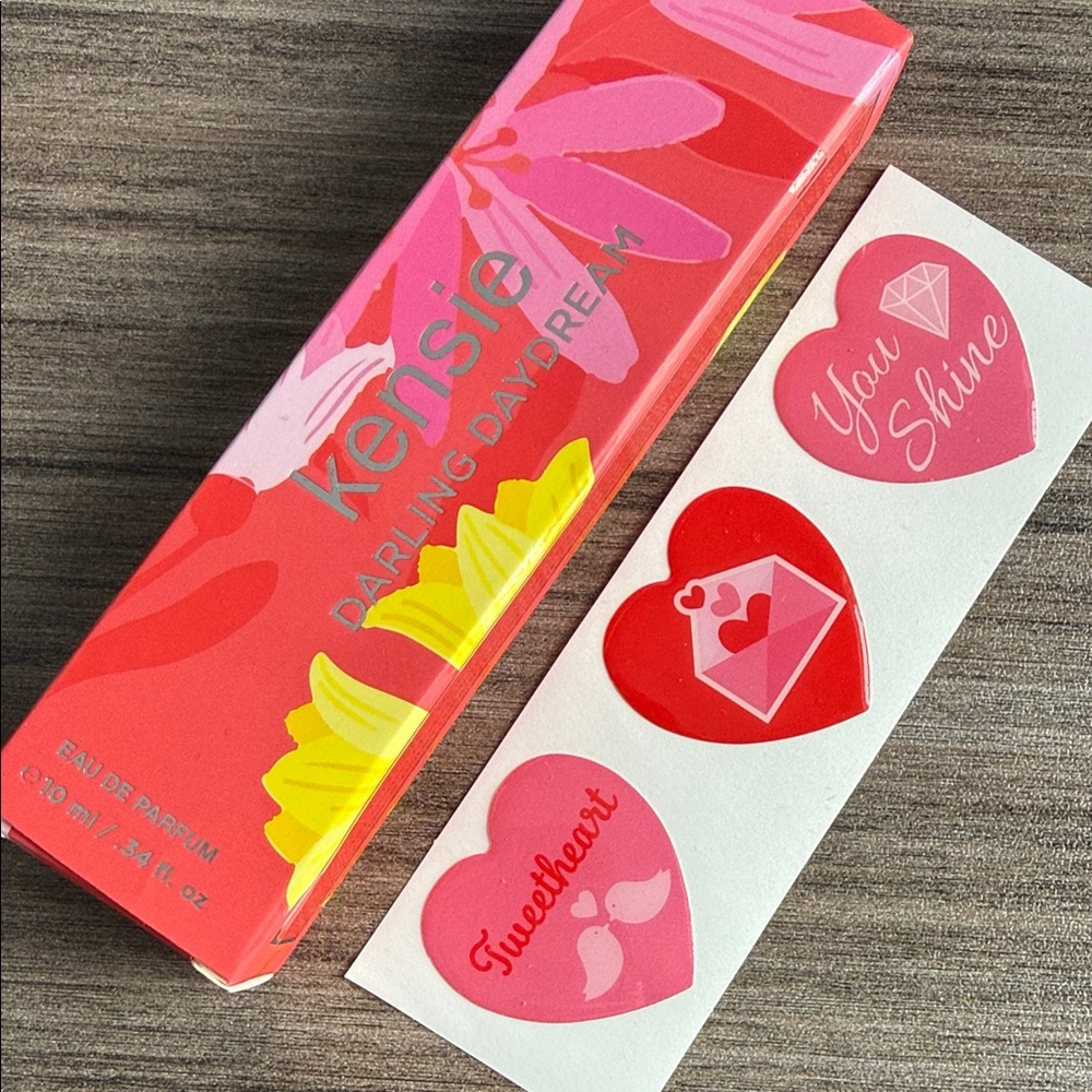 Kensie Darling Daydream Perfum with Red and Pink Accents NEW - Picture 3 of 6